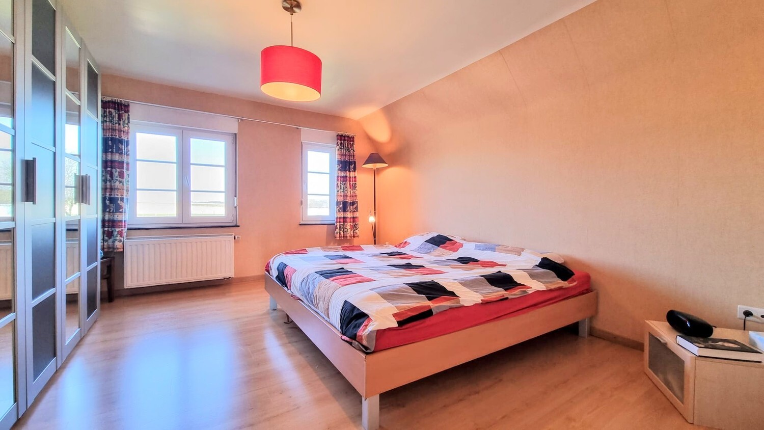 Royale woonst met panoramisch zicht én paardenweide 