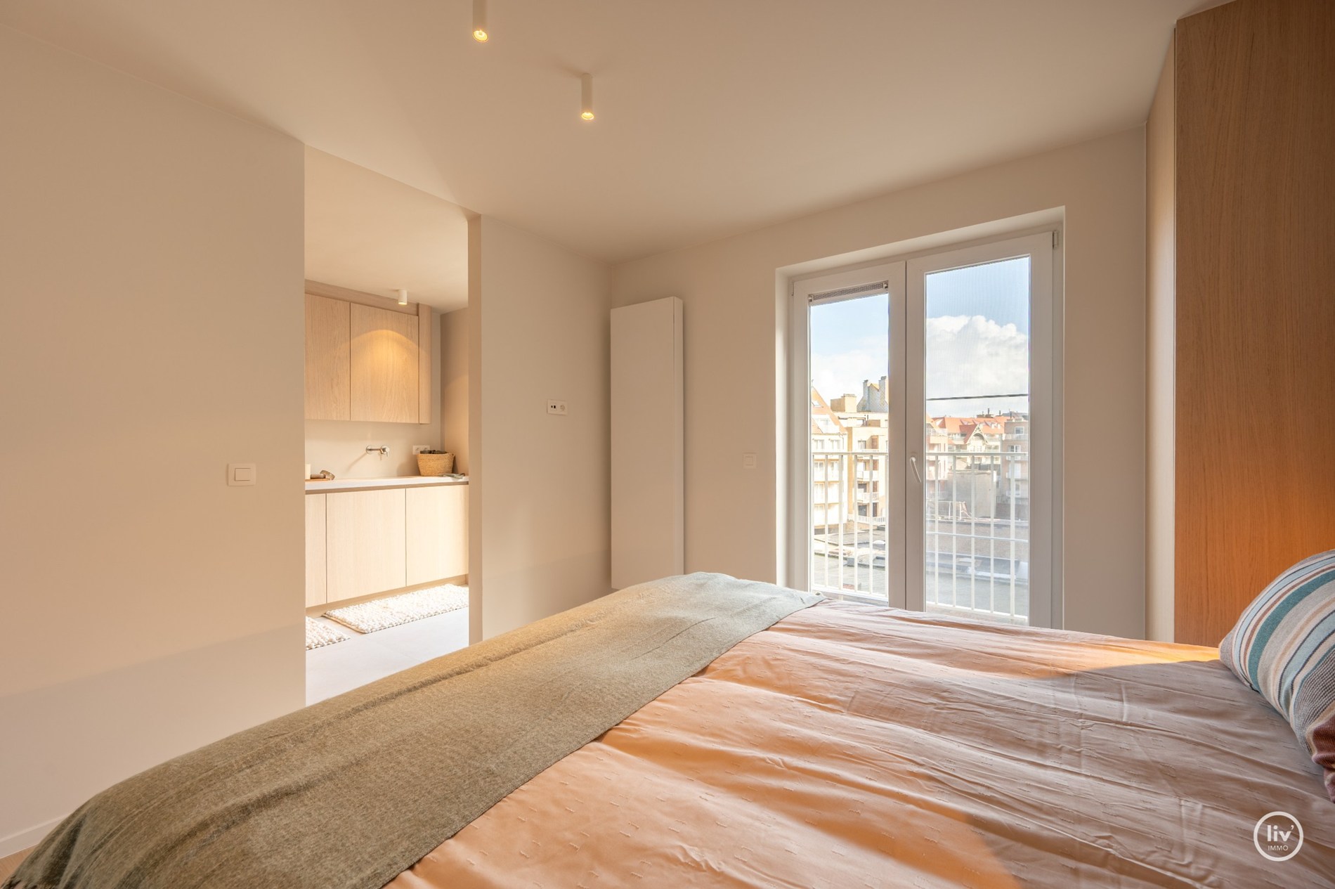 Appartement en duplex de luxe avec mezzanine, idéalement situé dans l'avenue Nellens à Knokke (avec possibilité d'acheter un box garage double intégré) 