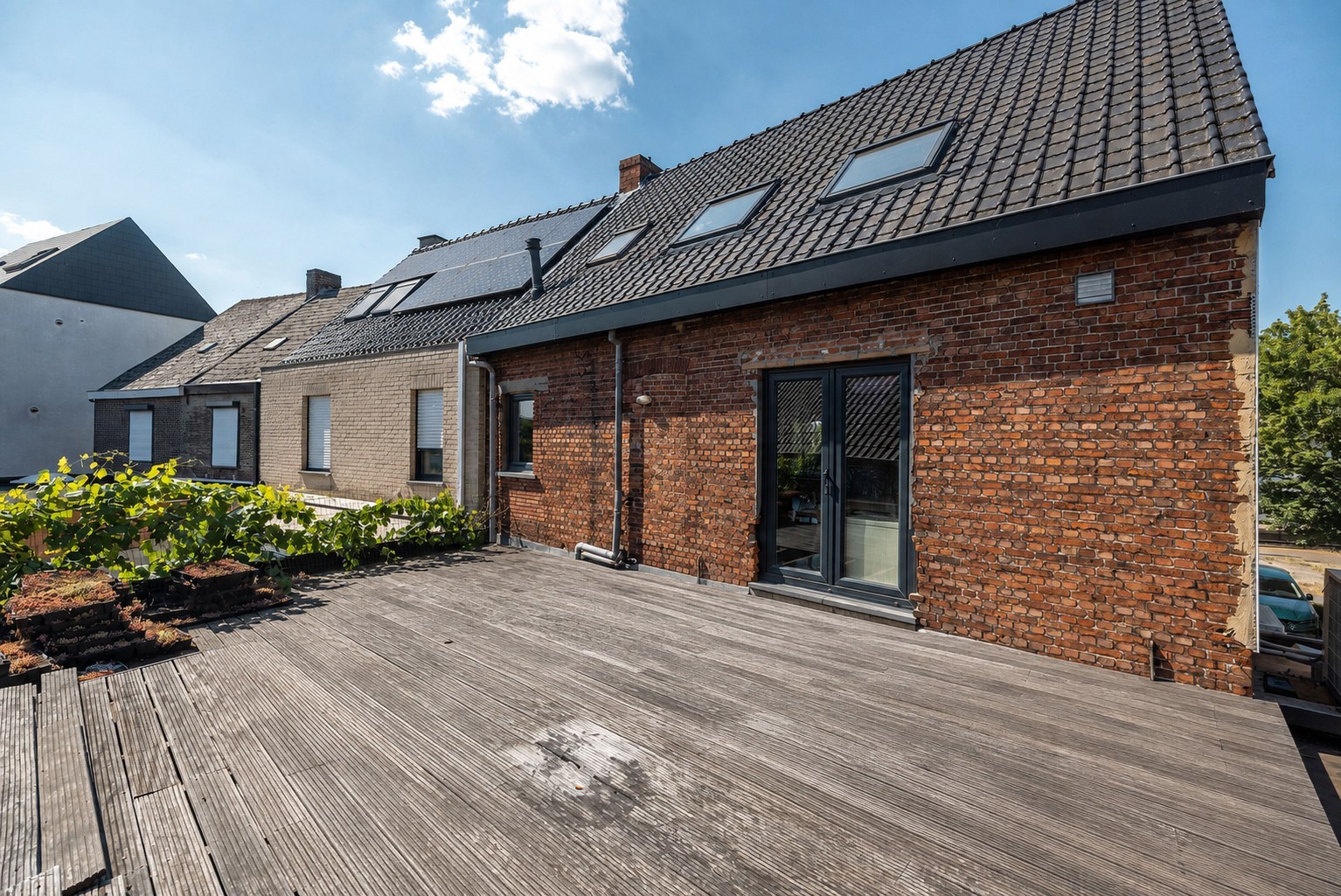 Instapklaar duplexappartement met ruim terras op centrale ligging te Wetteren 