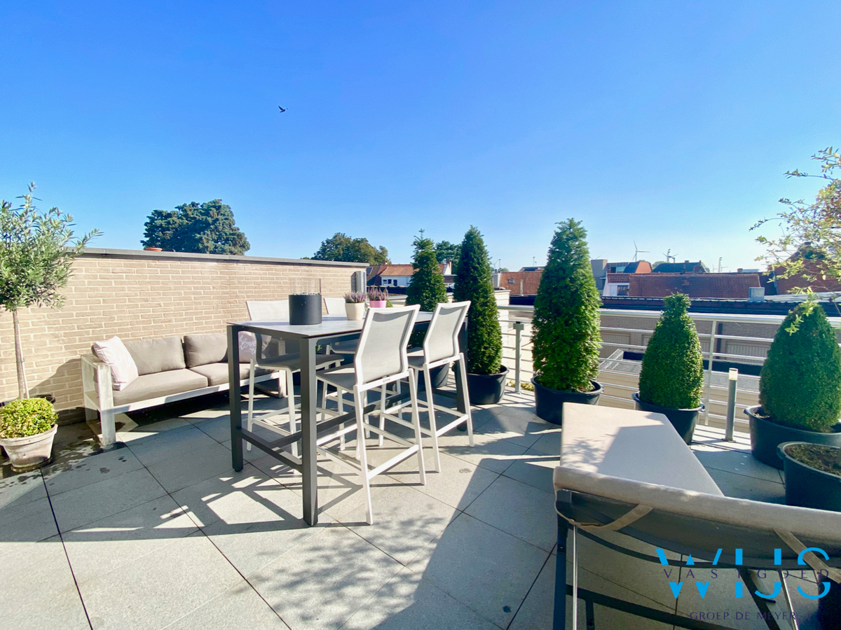 Prachtig 2 slaapkamer appartement MET ruim terras &amp; garage te ERTVELDE ! 