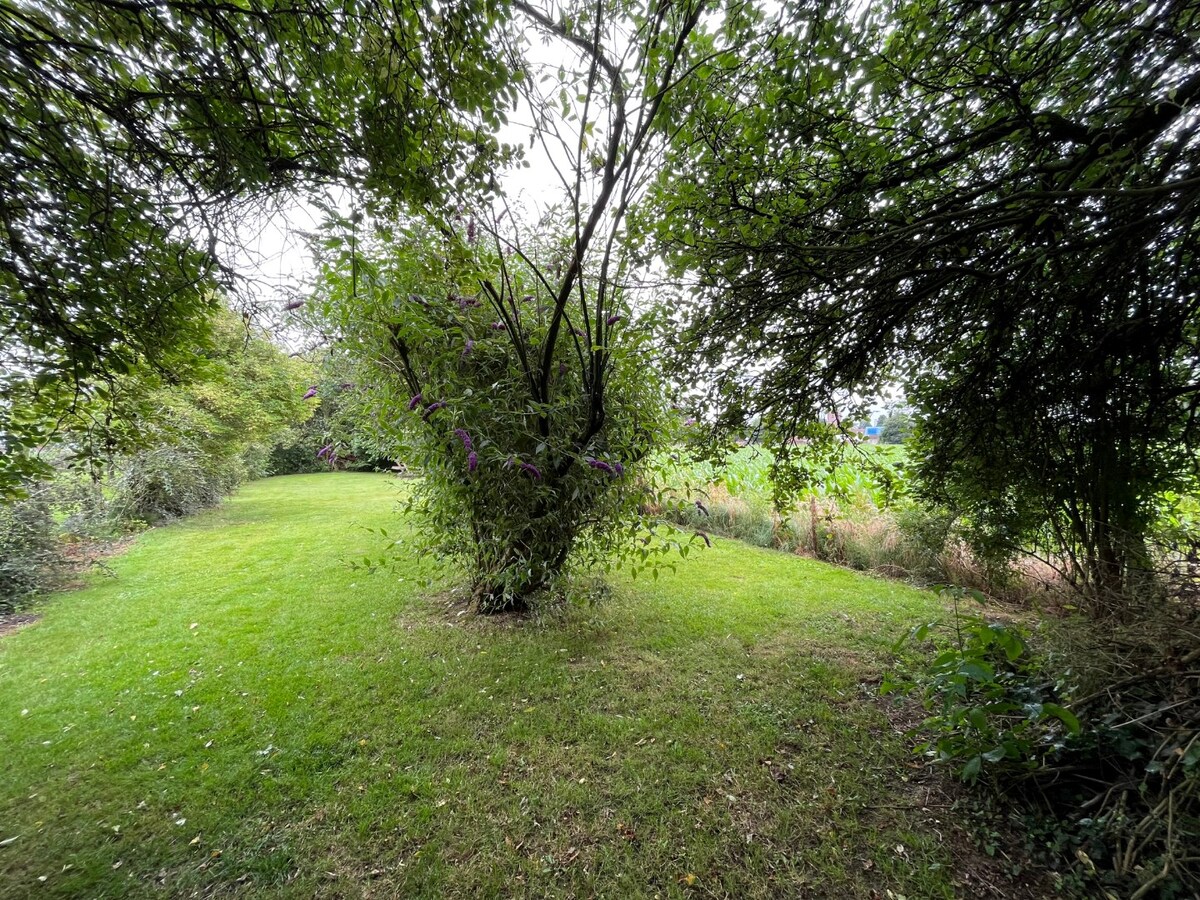 Knusse Half Open Bebouwing 