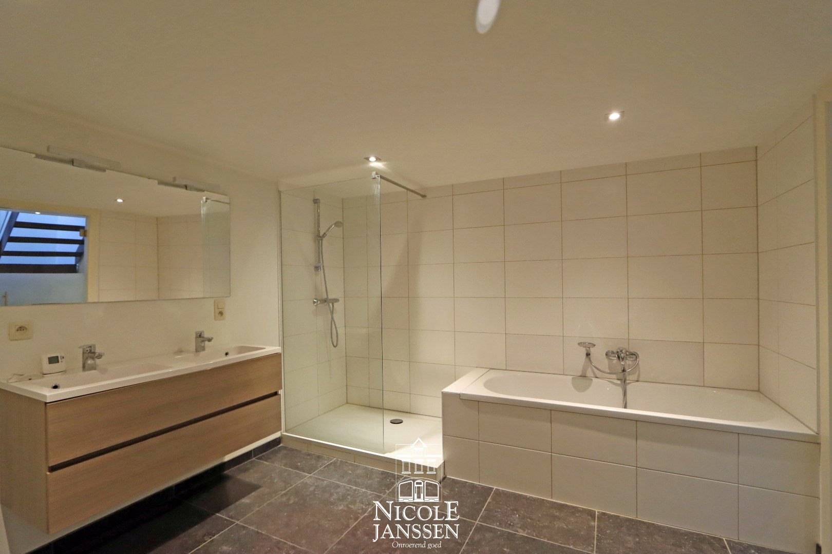 Nieuwbouwwoning met tuintje 