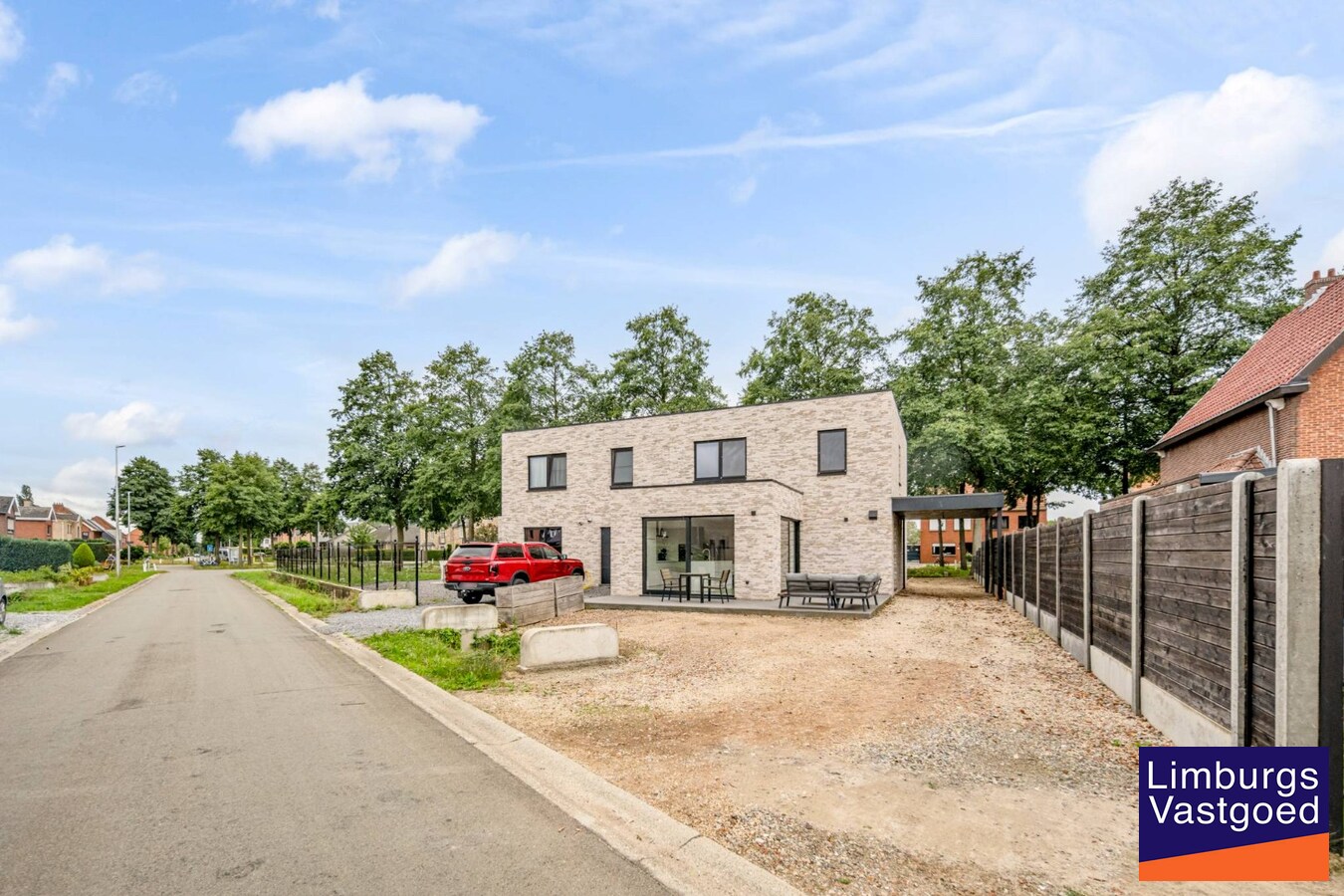 Nieuwbouwwoning, halfopen bebouwing, 3 slpk, 3a 4ca, te Beringen 
