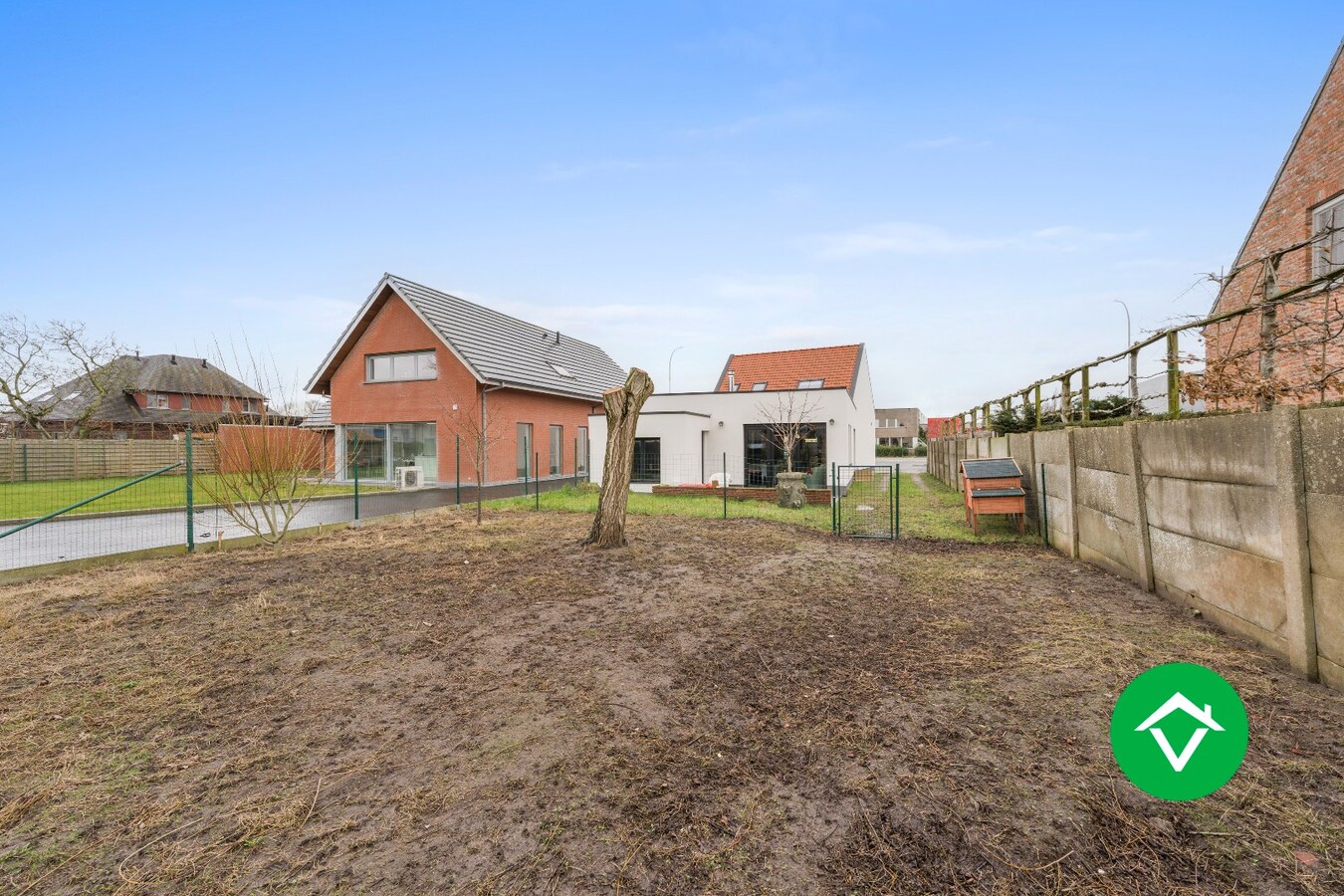 Energiezuinige, instapklare gezinswoning op 716 m² met zonnige tuin en vlotte verbindingen 