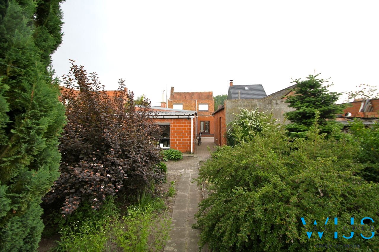 Centraal gelegen woning met mooie grond te Ertvelde! 
