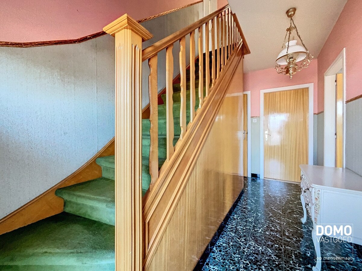 Te renoveren ruime open bebouwing, gelegen te Berbroek. 