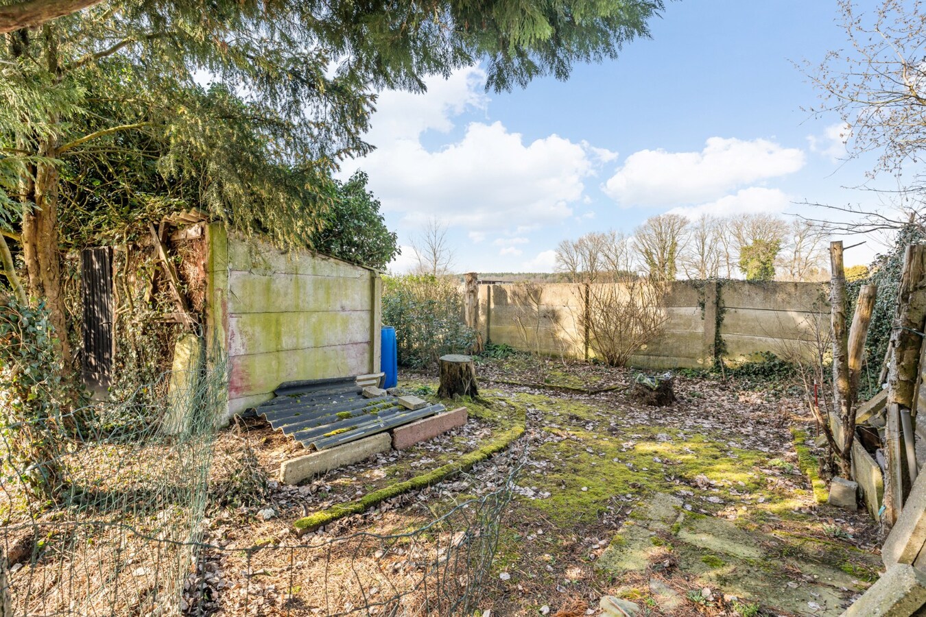 Halfvrijstaande gezinswoning met veel mogelijkheden op een perceel van 8are! 