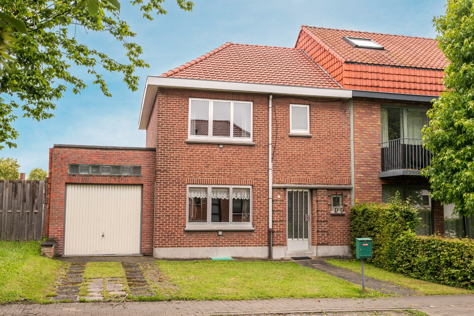 Te renoveren woning met 3 slpk te Buizingen 