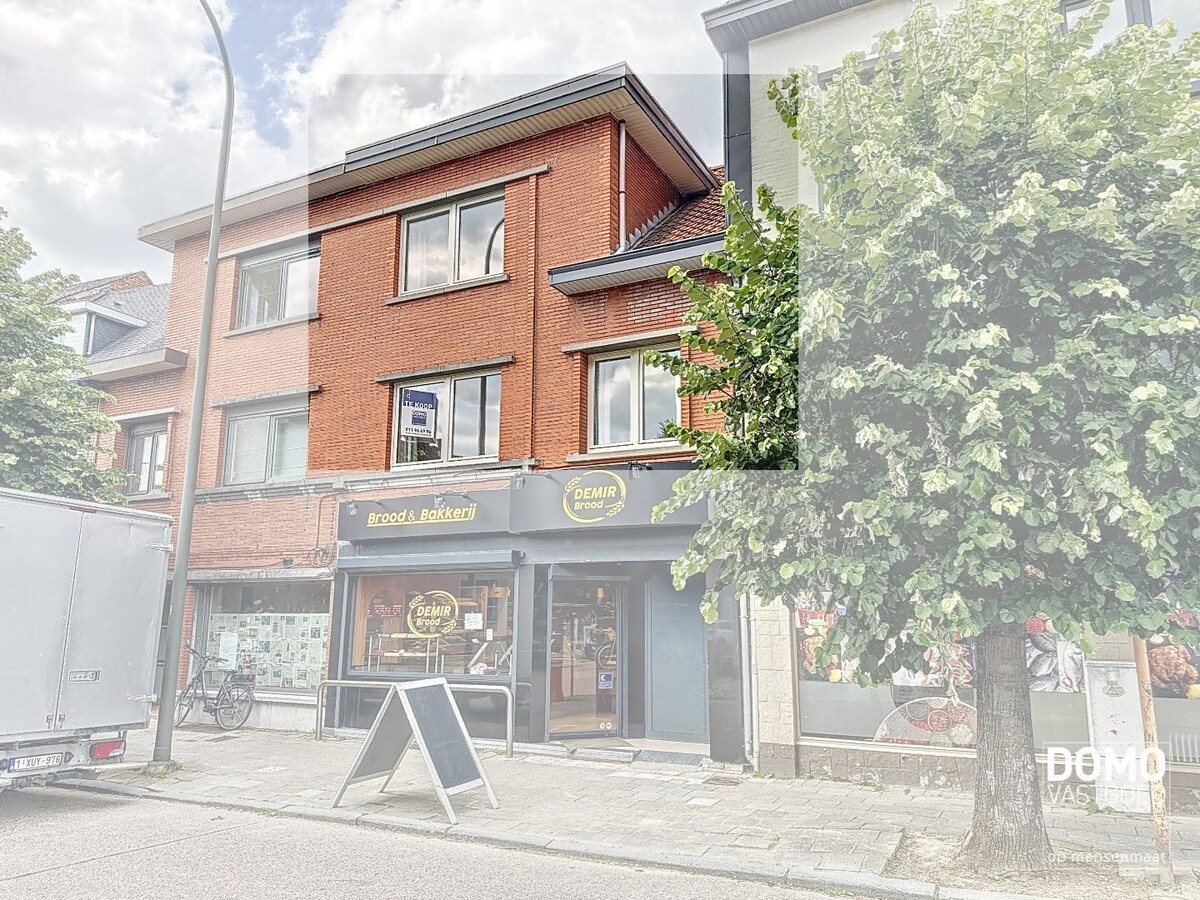 Gerenoveerd duplex appartement met 2 slaapkamers in het centrum van Runkst. 