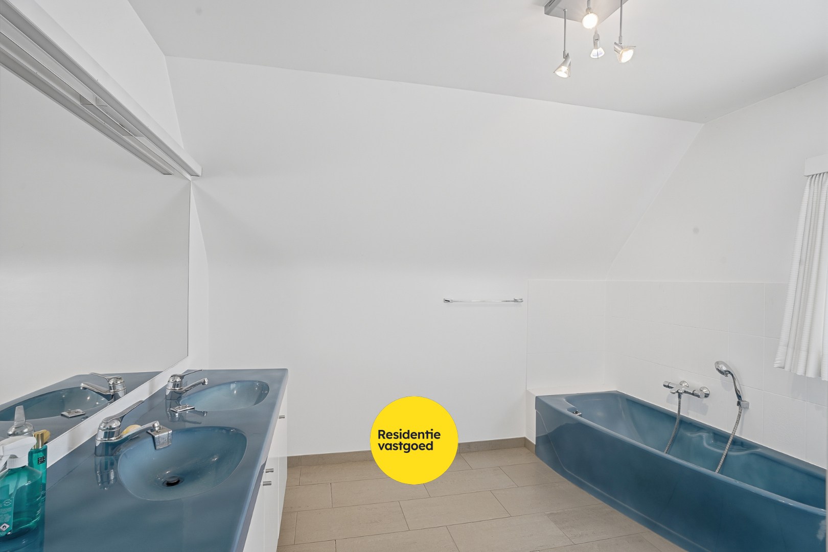 Alleenstaande woning met zonnige tuin op 980 m² 