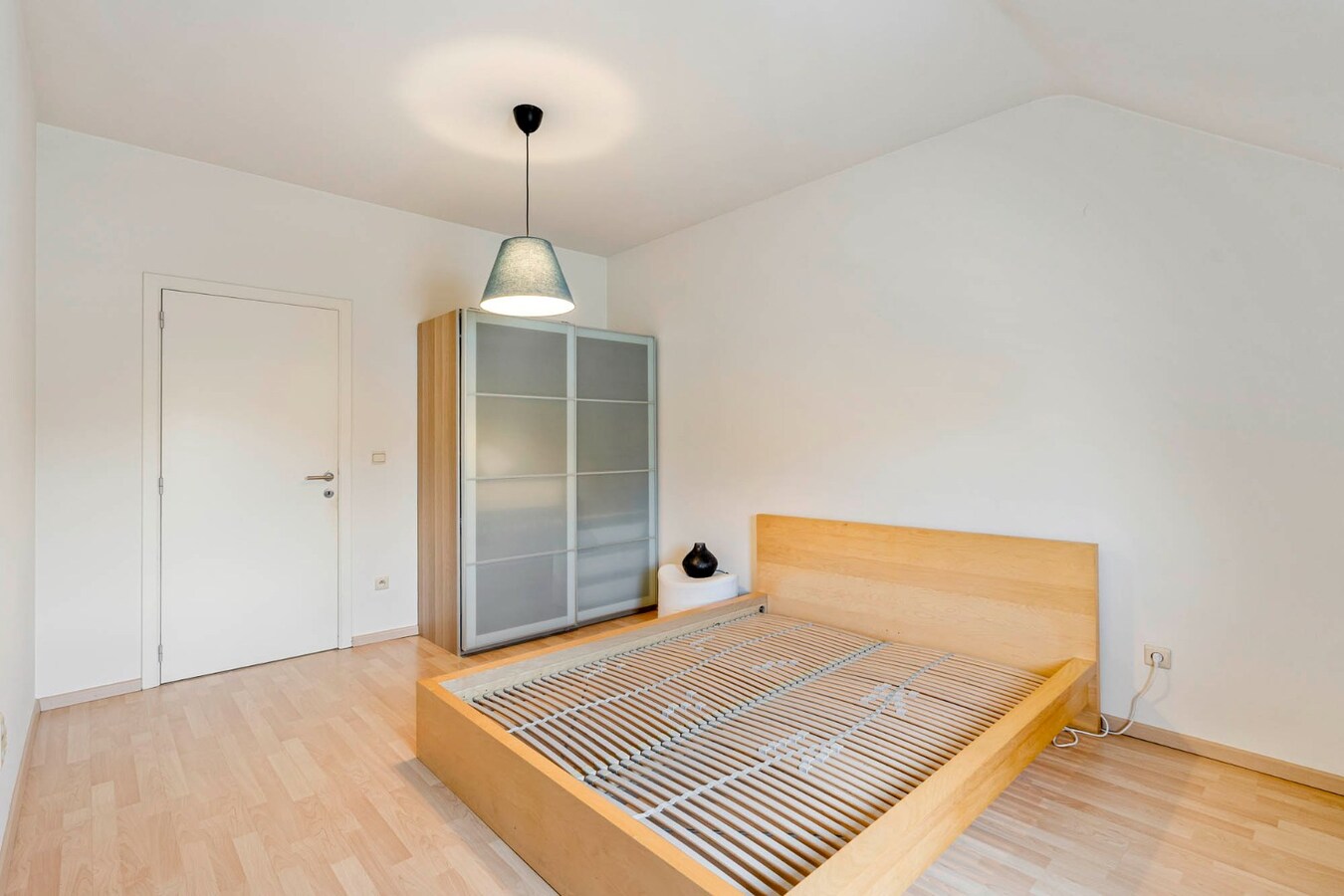 Energiezuinig 1-slaapkamerappartement met private toegang en knusse patio, centrum  Opglabbeek - interessante investeringsopportuniteit. 