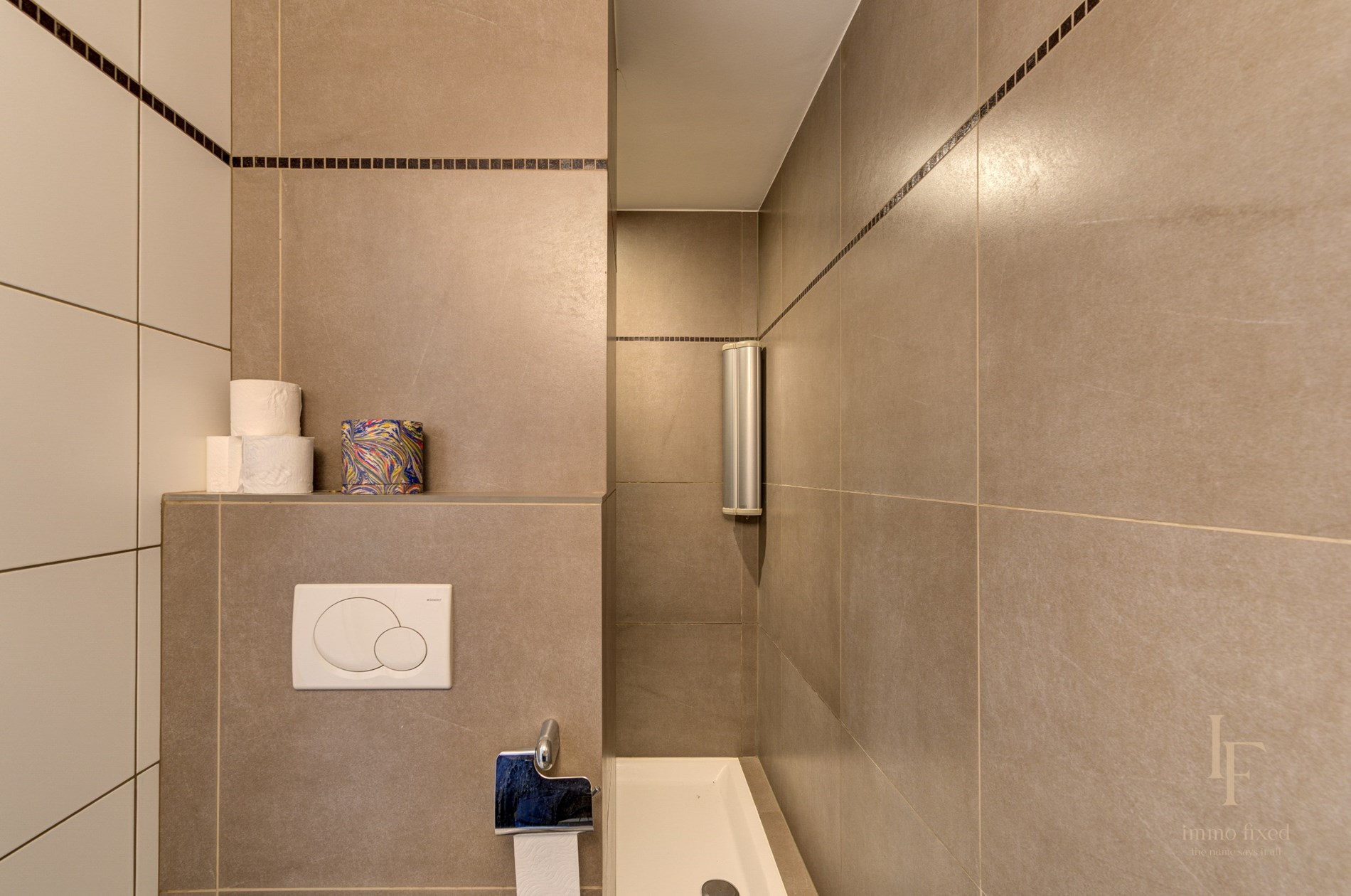 Moderne villa met 7 slaapkamers te Zoersel. 