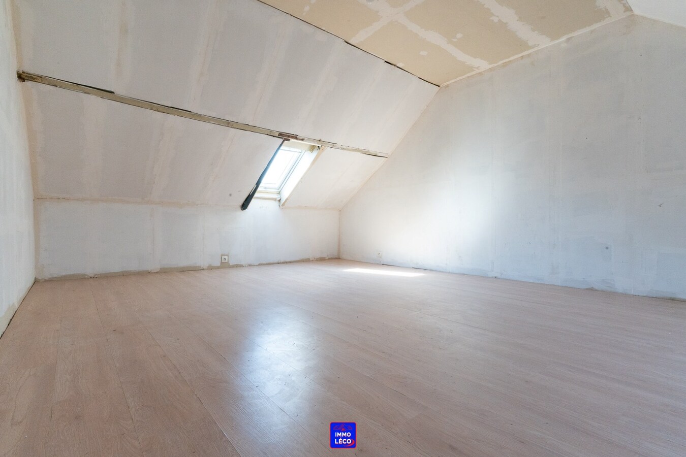 Maison avec cour, idéal investisseurs/1er achat  ! 