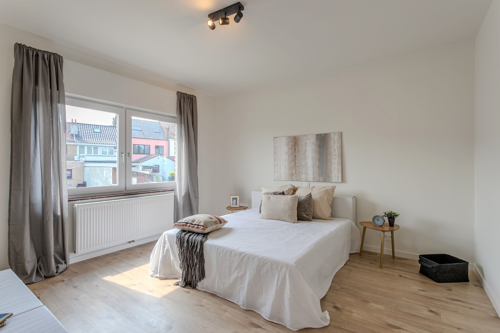 Gerenoveerde woning (EPC B) met 3 slpks (5 mogelijk) garage en tuin in een rustige straat te Lembeek 