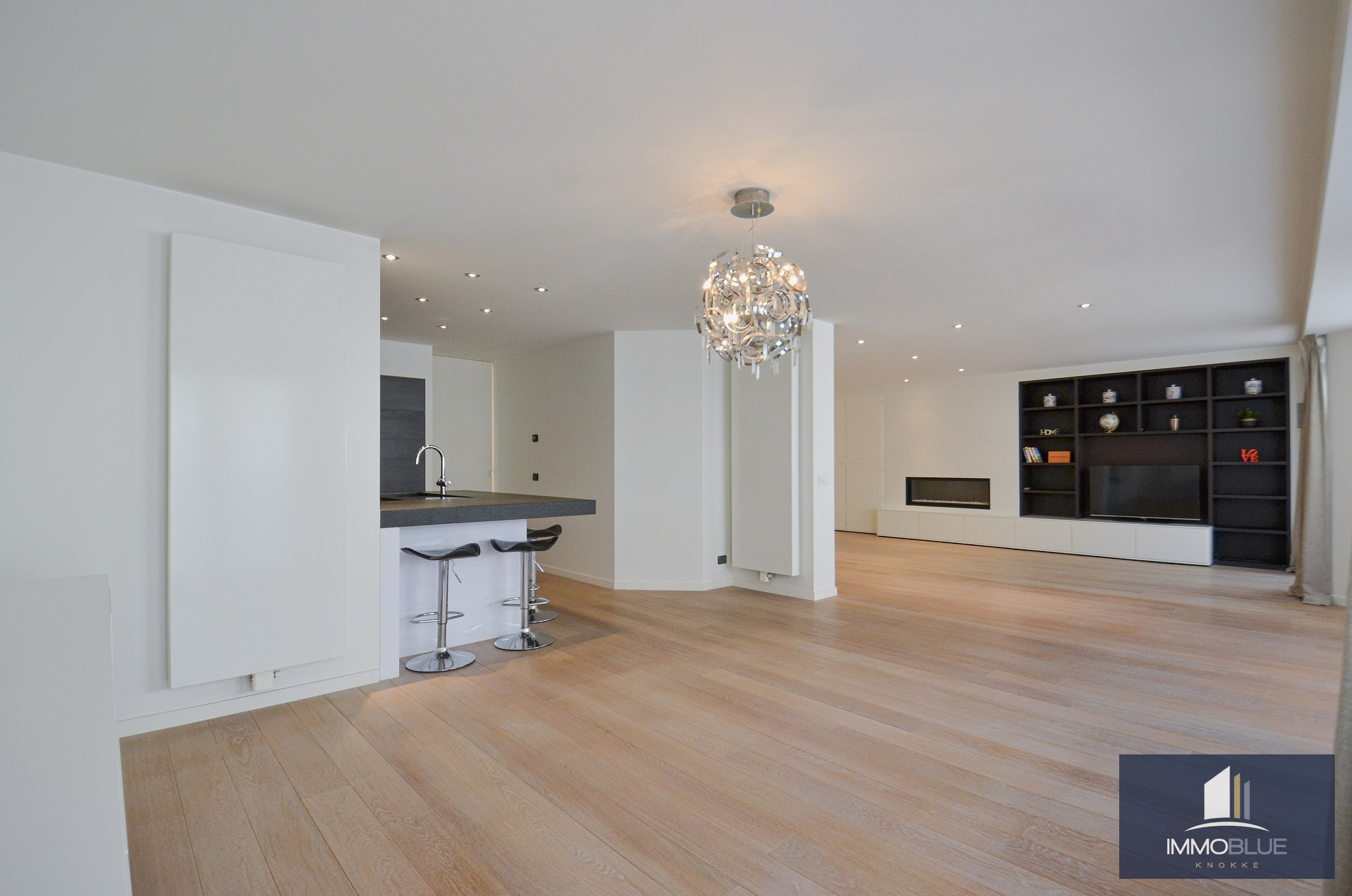 Topaanbieding – Uitzonderlijk ruim appartement gelegen in een stijlvolle residentie. 
