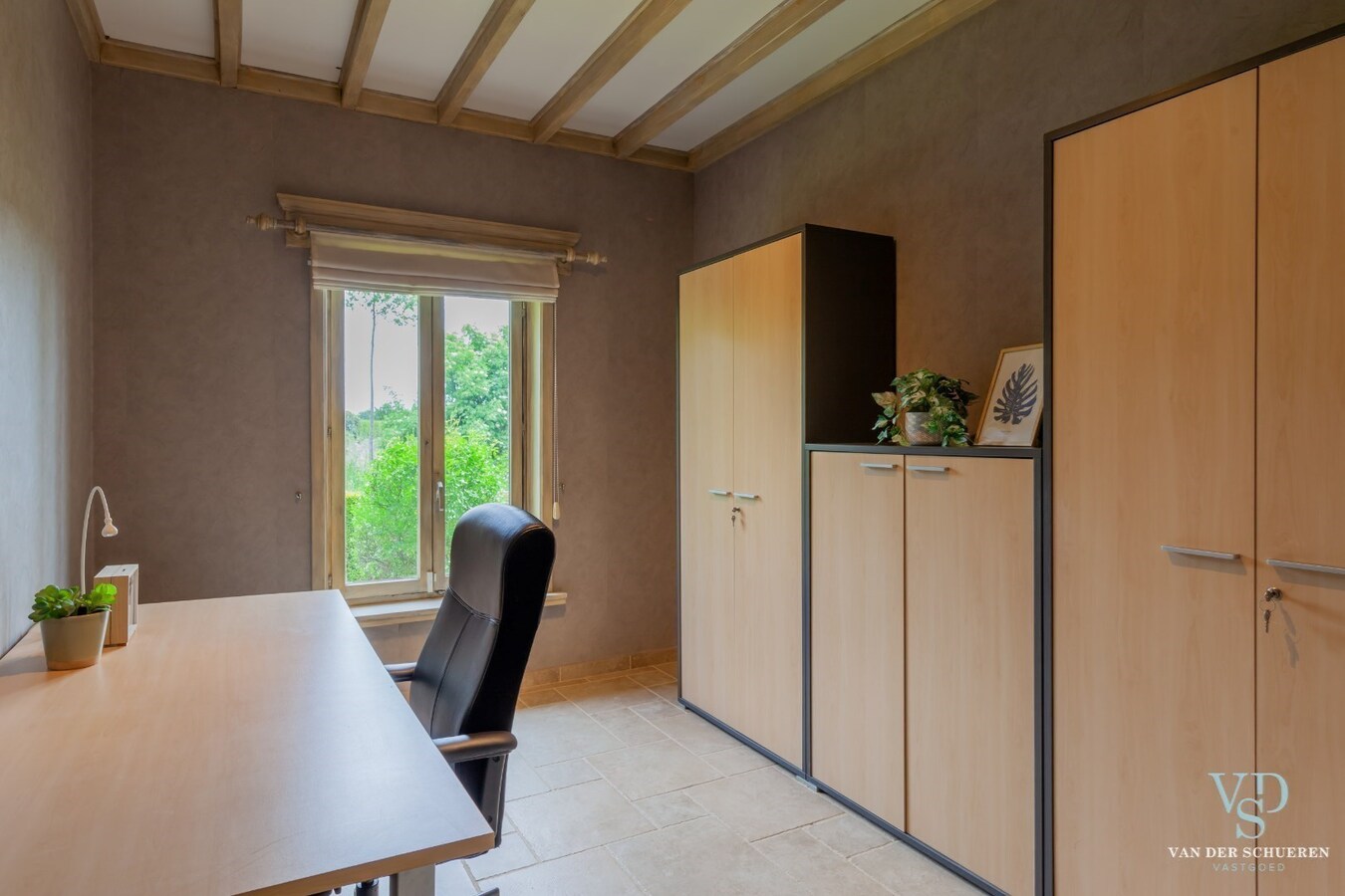Landelijk wonen  (op gelijkvloers). 