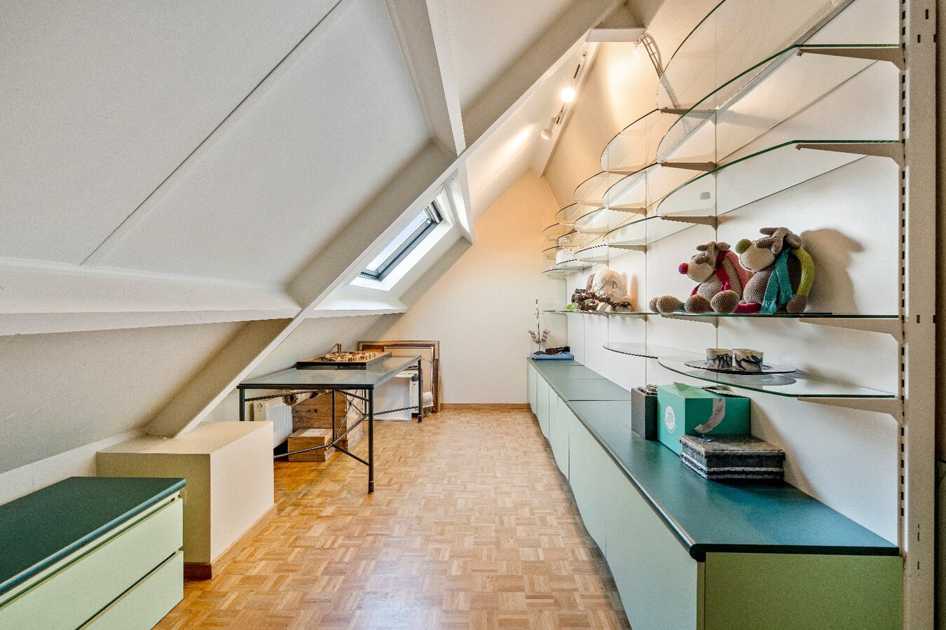 Duurzame, veelzijdige woning met karakter, energiezuinig comfort én prachtige tuin, op toplocatie. 