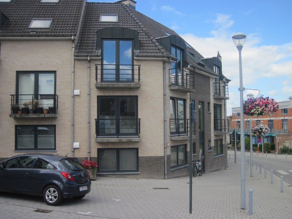 Bijzonder goed gelegen appartement in hartje Gavere - GEEN VASTE KOSTEN ! 