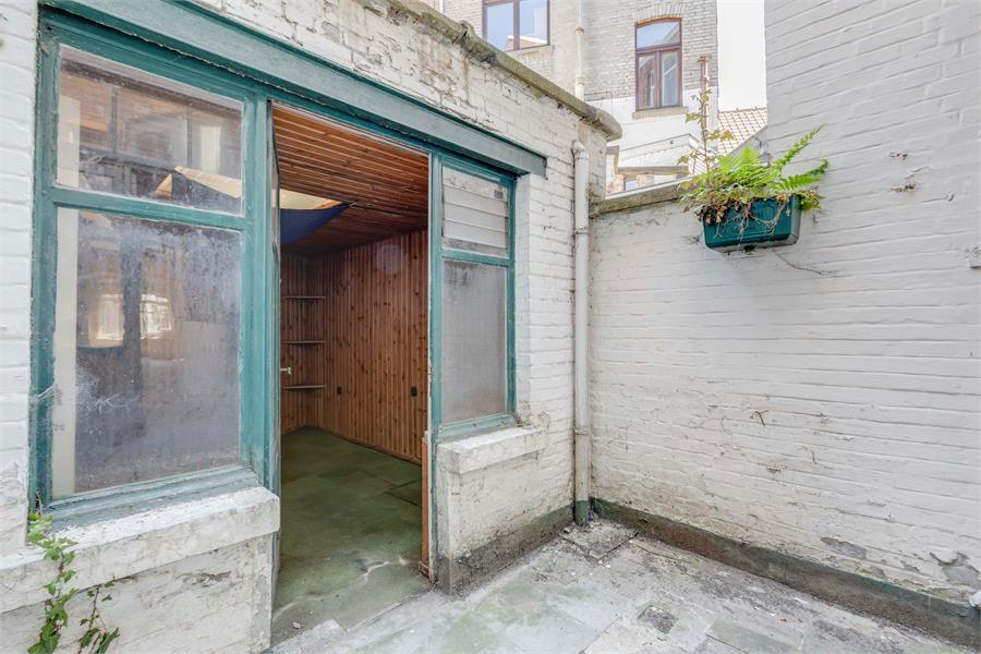 Te renoveren Art Deco herenwoning nabij station 