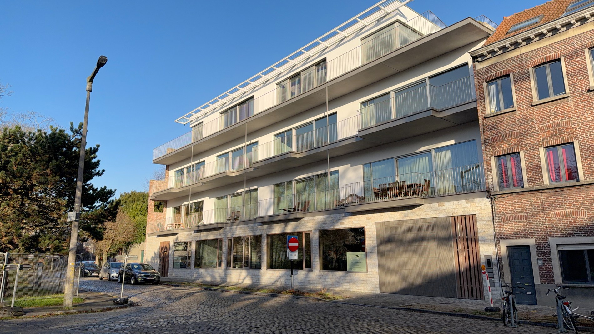 Instapklaar gelijkvloers kantoor te huur aan Bijlokesite te Gent