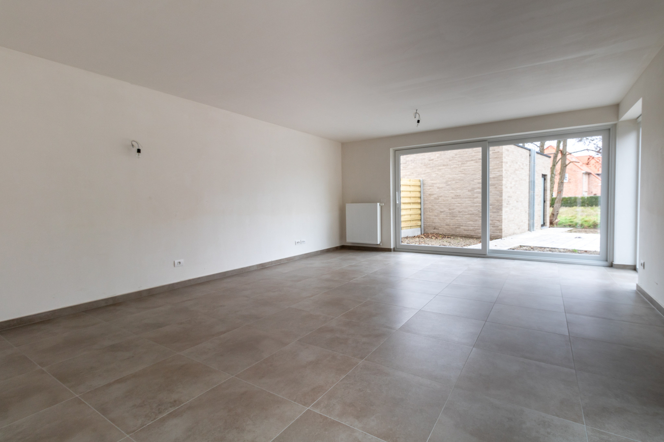 LICHTRIJKE MODERNE HALFOPEN NIEUWBOUWWONING TE OOSTDUINKERKE 