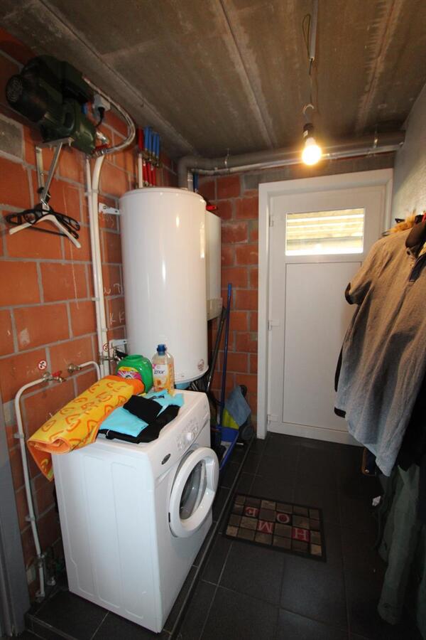 Alleenstaande woning met 5 slaapkamers te Koekelare 