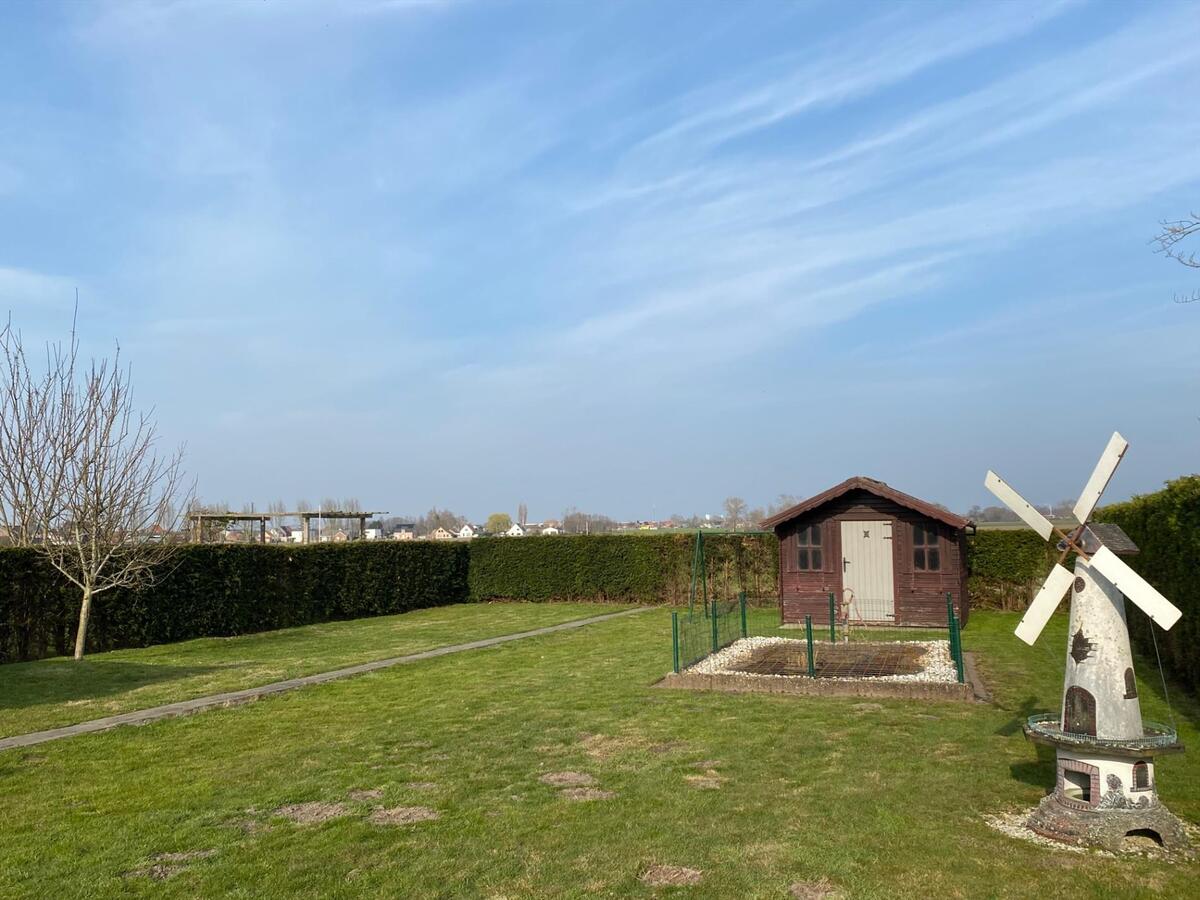 Rustig gelegen alleenstaande woning met 3 slaapkamers op 920 m² te Koekelare 