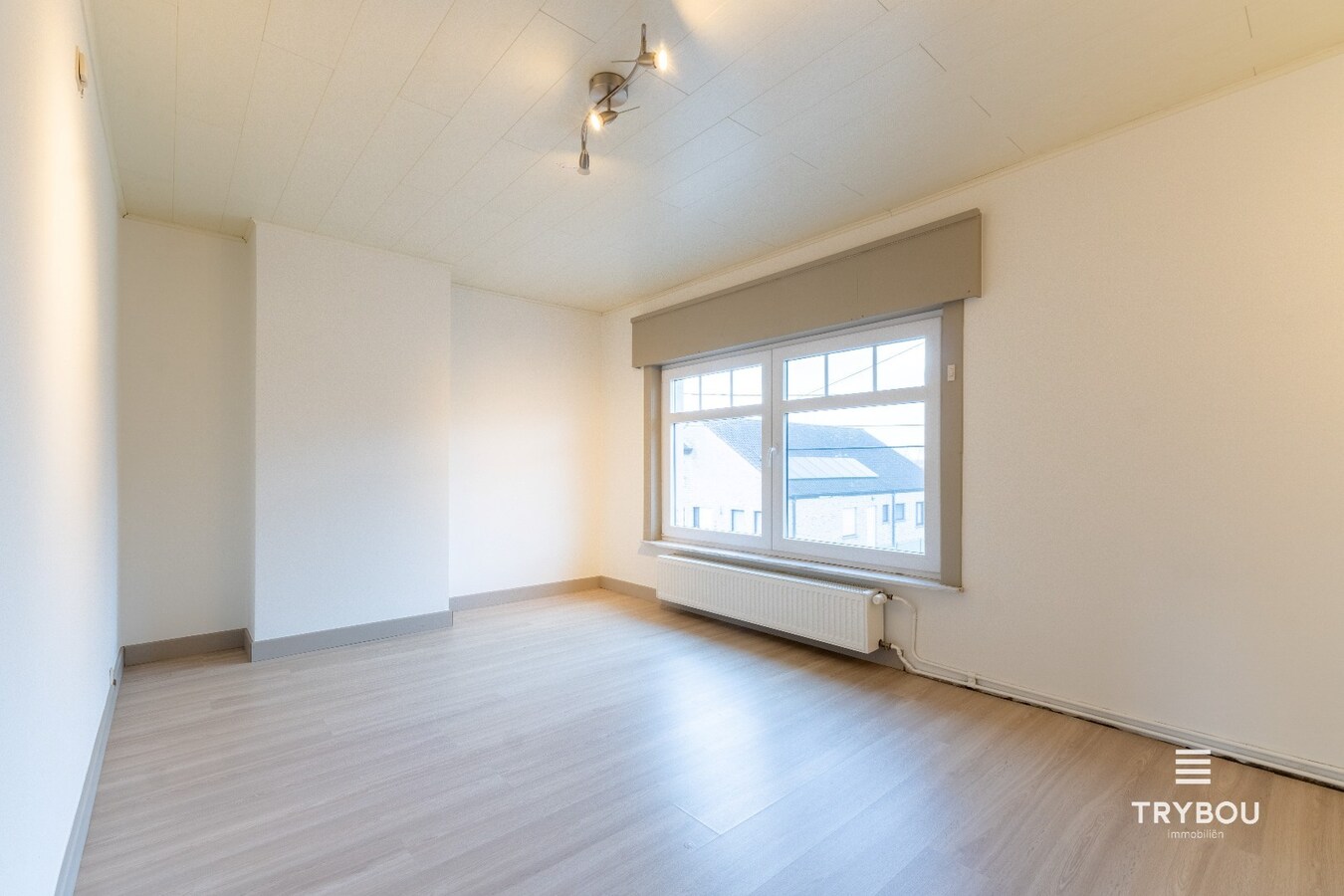 Open bebouwing met een uitzonderlijk ruim perceel in Houthulst! 
