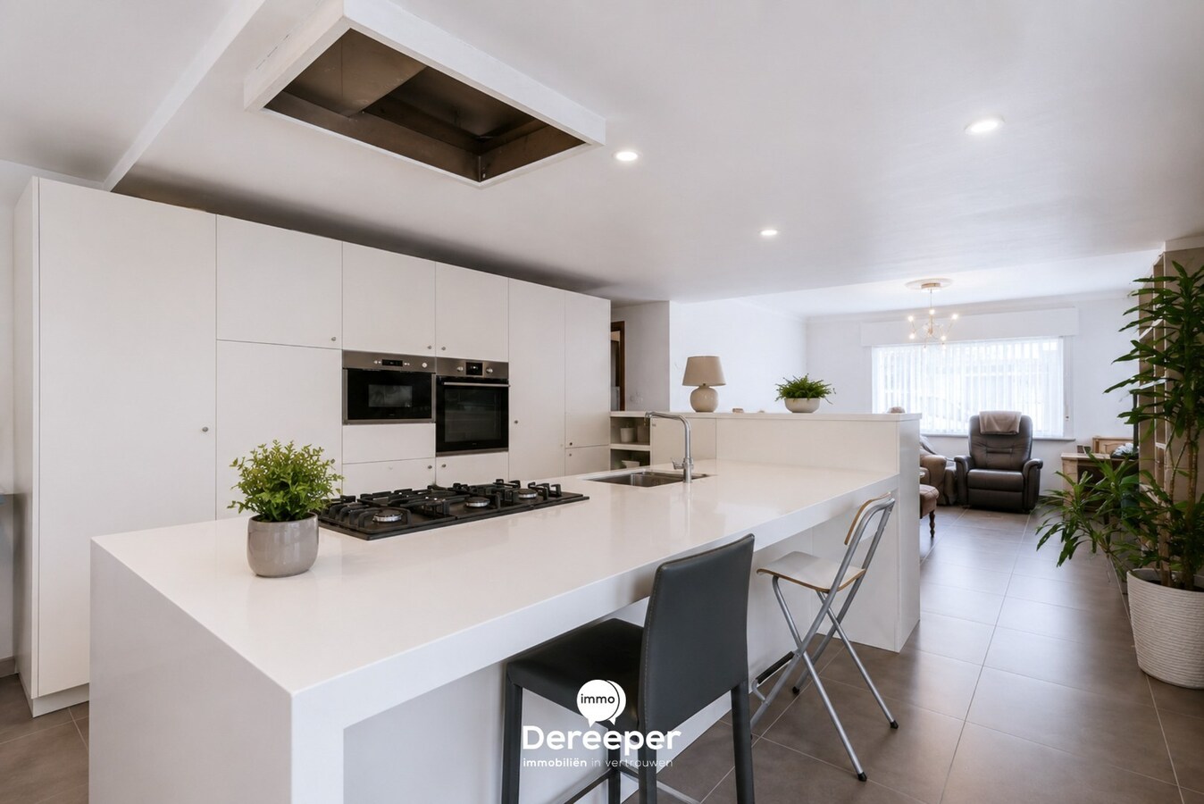 Te renoveren halfopen woning met zuidgerichte tuin op 571 m² in Jabbeke 