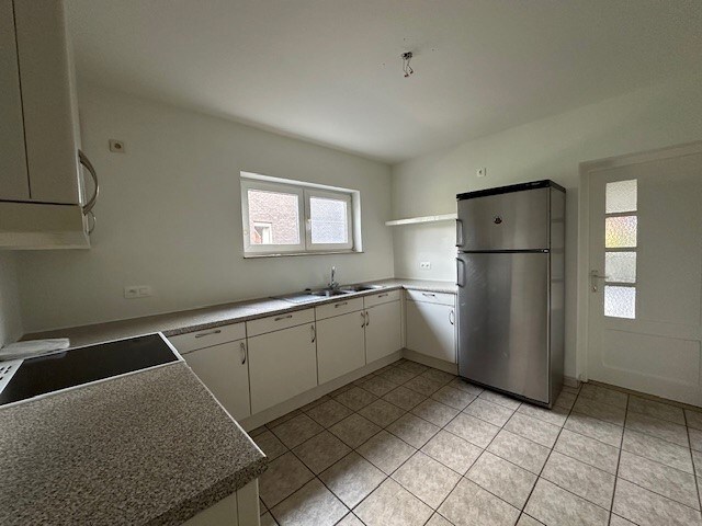 Een nette, comfortabele  gezinswoning met 3 slaapkamers, garage en tuin. 