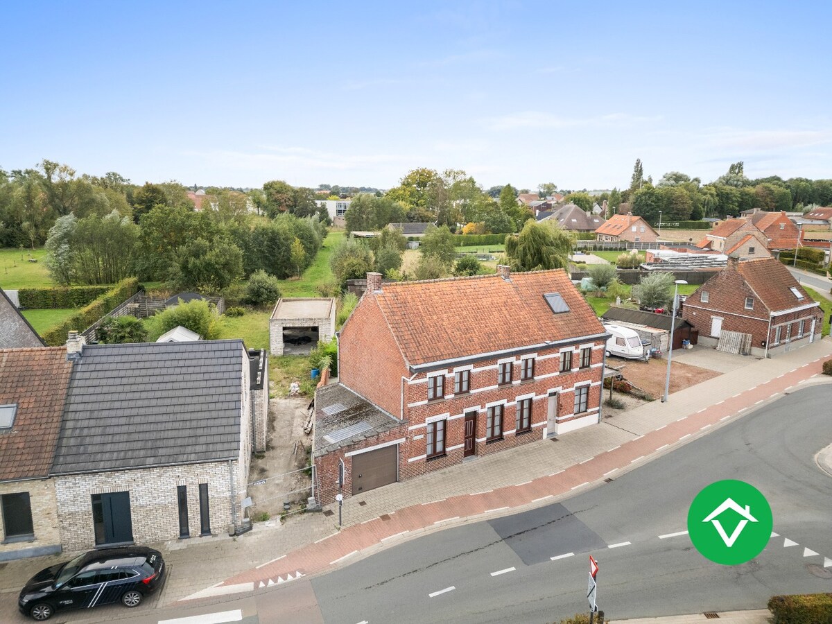 Ruime woning met 5 slaapkamers, diepe tuin en garage te Staden 