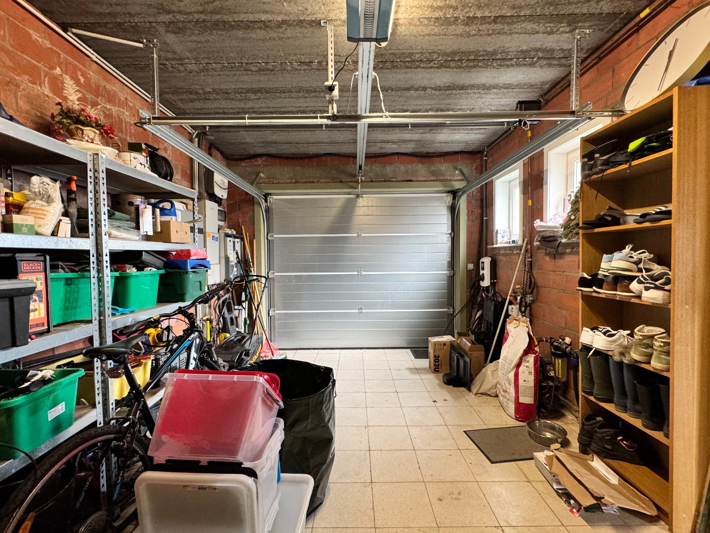 Instapklare halfopen bebouwing met 3 slaapkamers, tuin en garage te Zulte. 