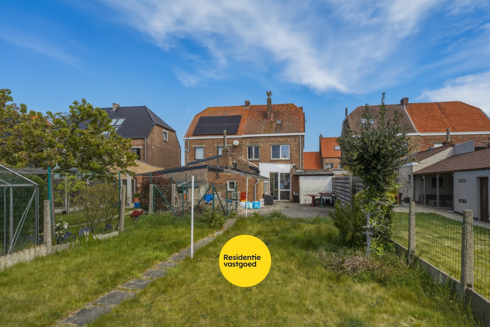Ruime gezinswoning met tuin en garage nabij centrum Oudenburg 