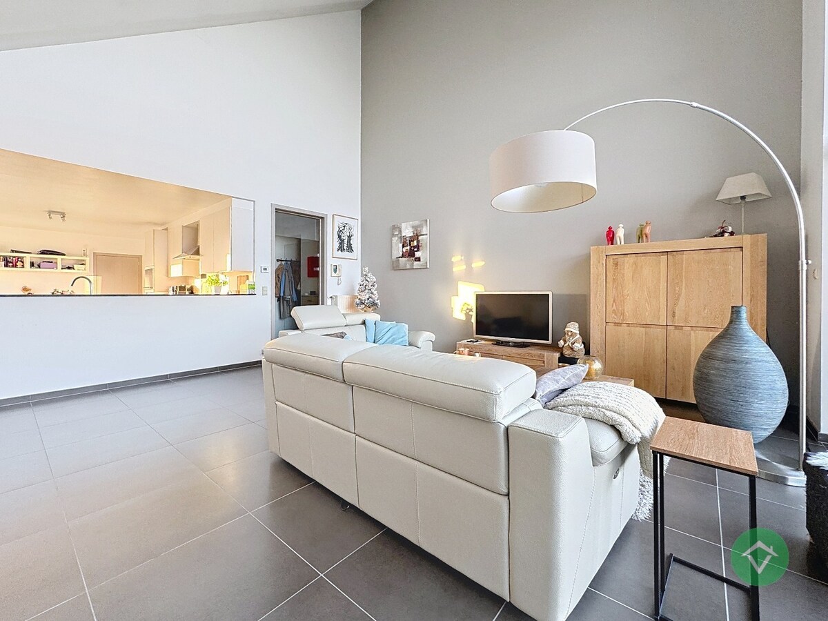 Luxe villa-appartement met dubbele garage en prachtig uitzicht in Koekelare 