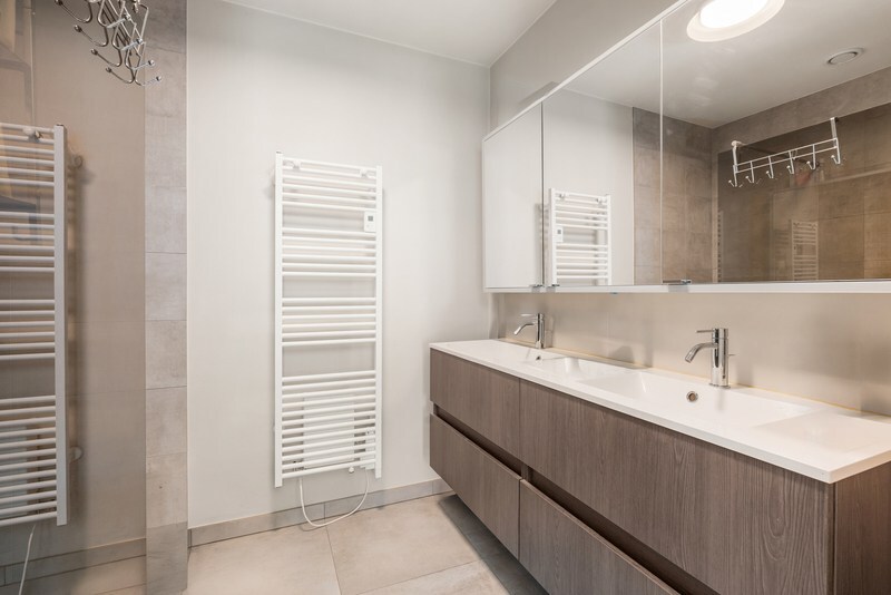 Moderne villa met hippisch complex op 15.856m² 