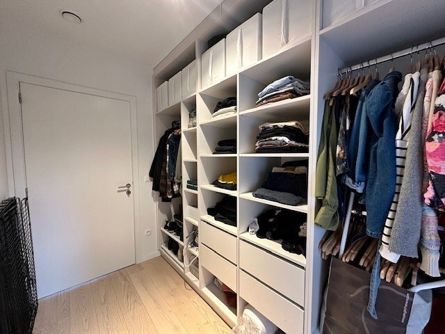 Hoogwaardig afgewerkt nieuwbouw gelijkvloers BEN-appartement met 2 slaapkamers, gelegen op het dorpsplein van Tongerlo. 