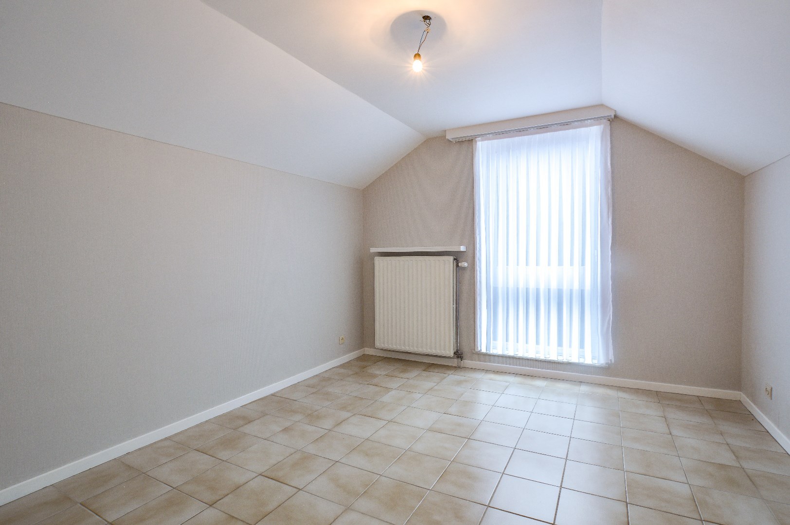 Duplex appartement met 2 slpks en 2 garages in centrum Eernegem 