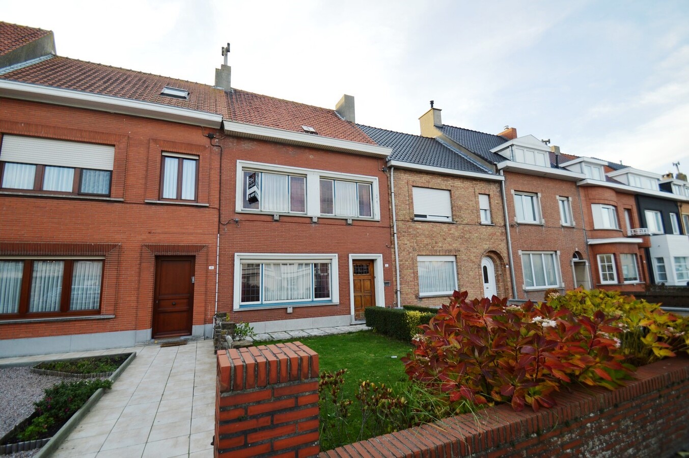 Woning met dubbele garage en tuin - Heist 