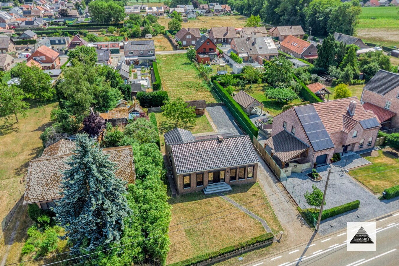 Instapklare woning voor gelijkvloers wonen. 3 slaapkamers, kelder met garage. 