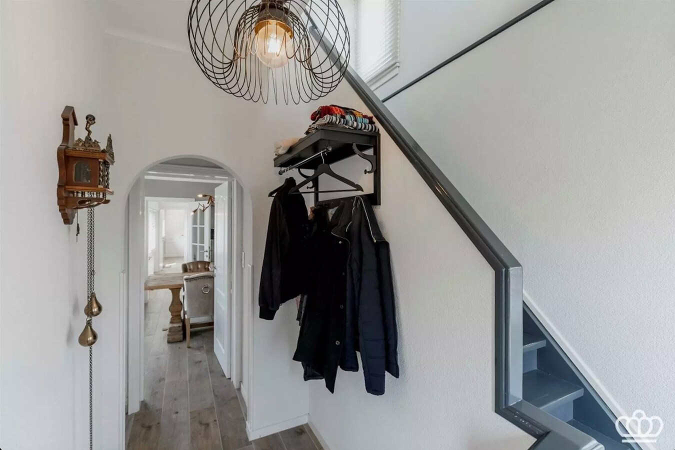 Magnifiquement située, charmante maison avec des installations pour chevaux sur environ 1,8 ha à Essen. 