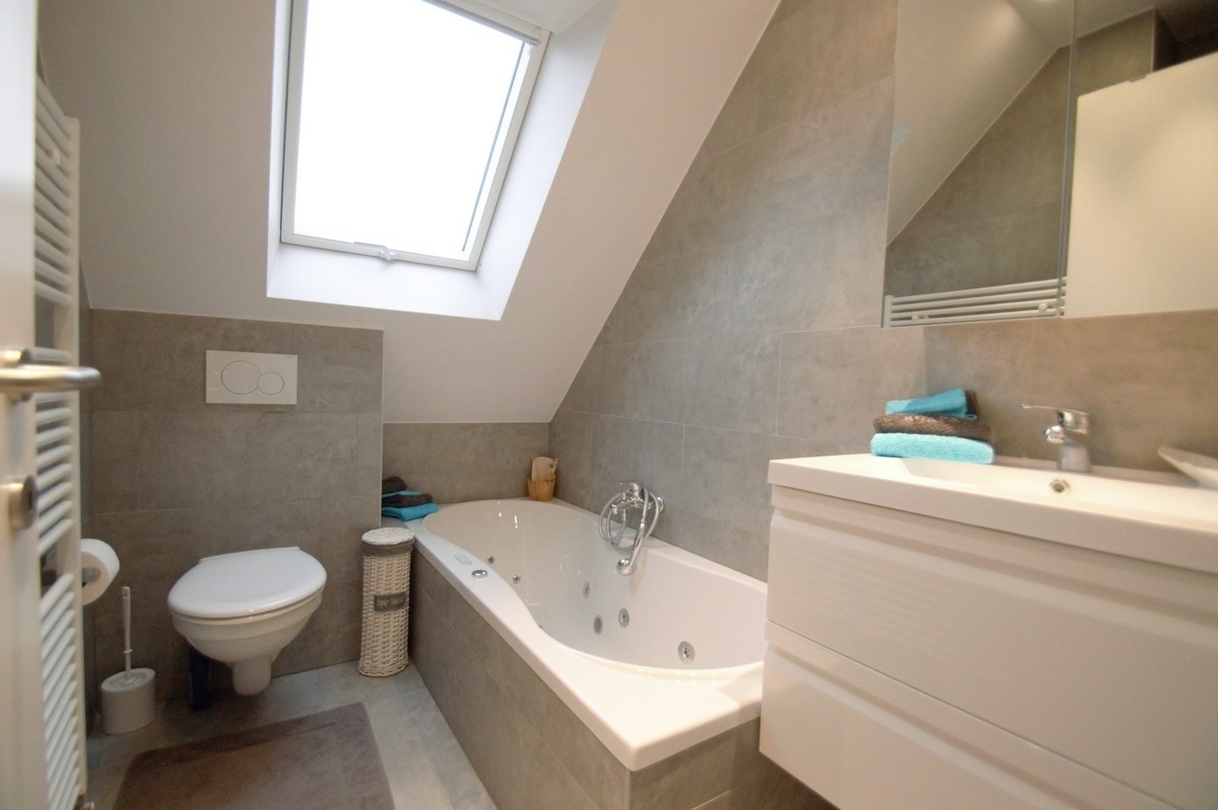 Fraai duplexappartement met 3 slpk. en 2 badk. in een zeer gegeerde residentie - Heist 