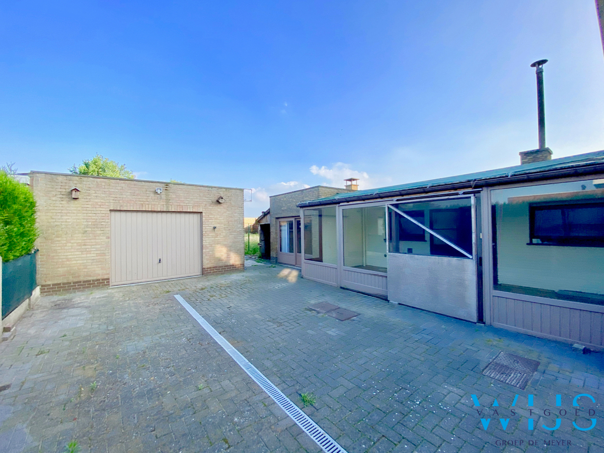 Op te frissen/te renoveren gezinswoning op TOPlocatie te ERTVELDE! 