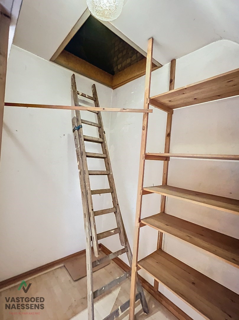 Maison d'angle avec entrepôt - garage - 5 chambres à coucher et terrasse 