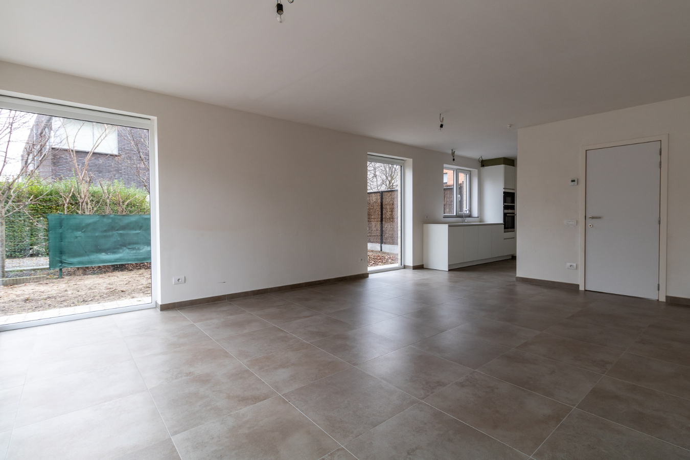 LICHTRIJKE MODERNE HALFOPEN NIEUWBOUWWONING TE OOSTDUINKERKE 