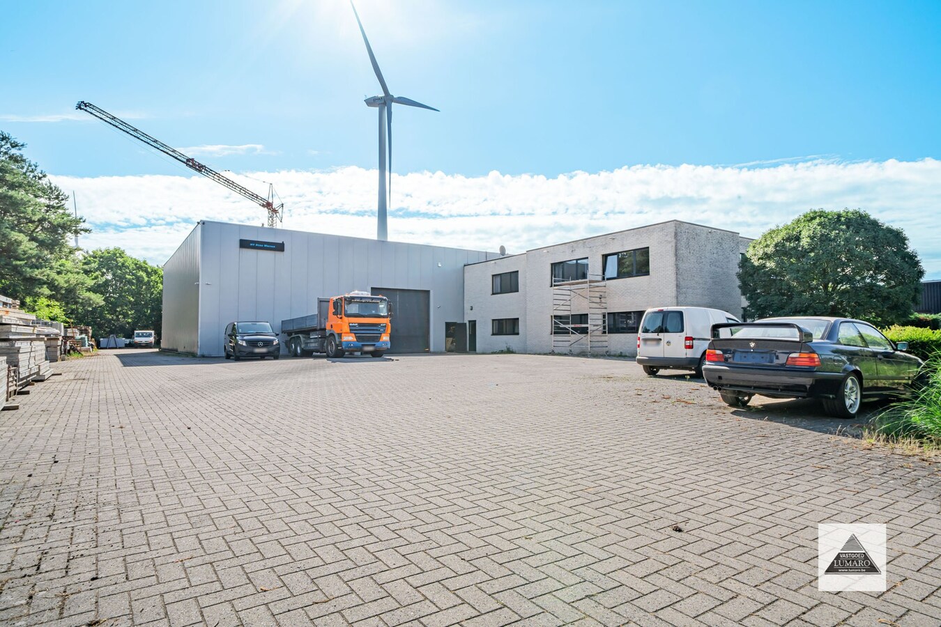Industriegebouw 770m² met kantoren en woonst - perceel 45a 