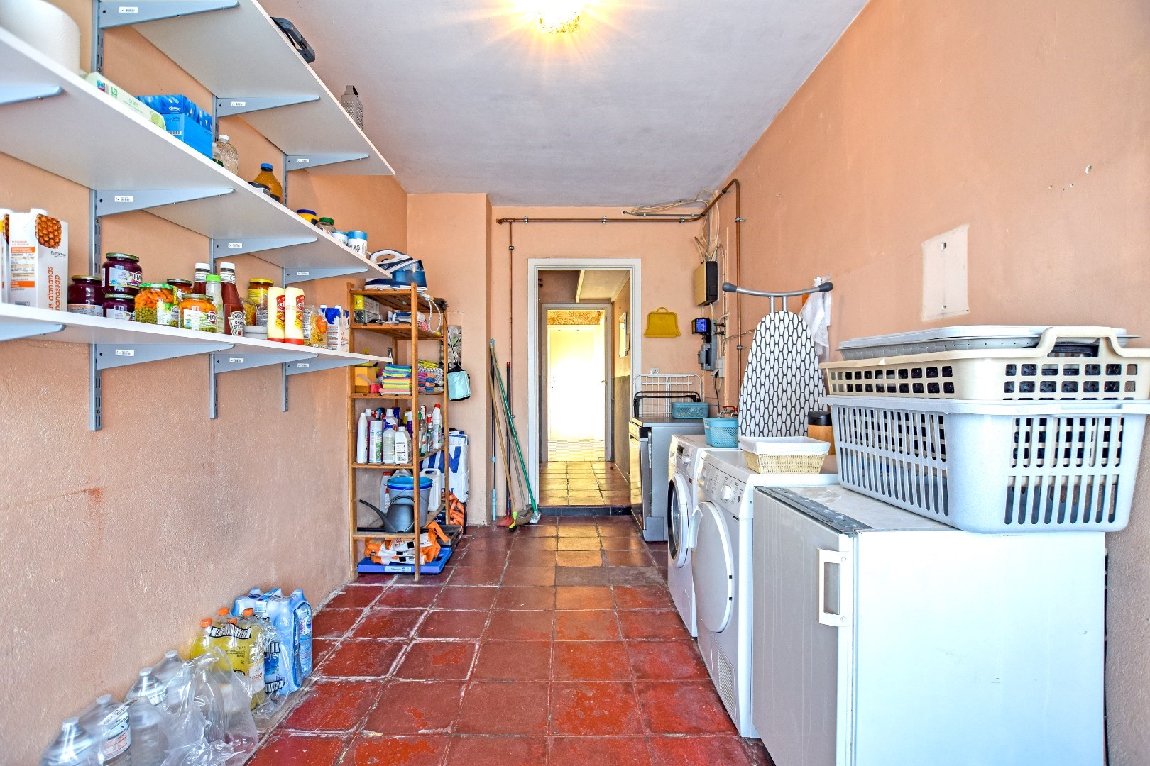 Woning met perceeloppervlakte van 3.247 m² en 6 slaapkamers te Vleteren! 