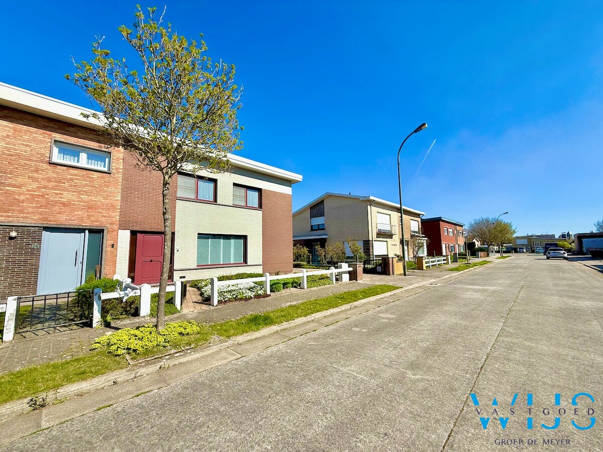 Tof woonhuis in een rustige woonwijk te Ertvelde ! 