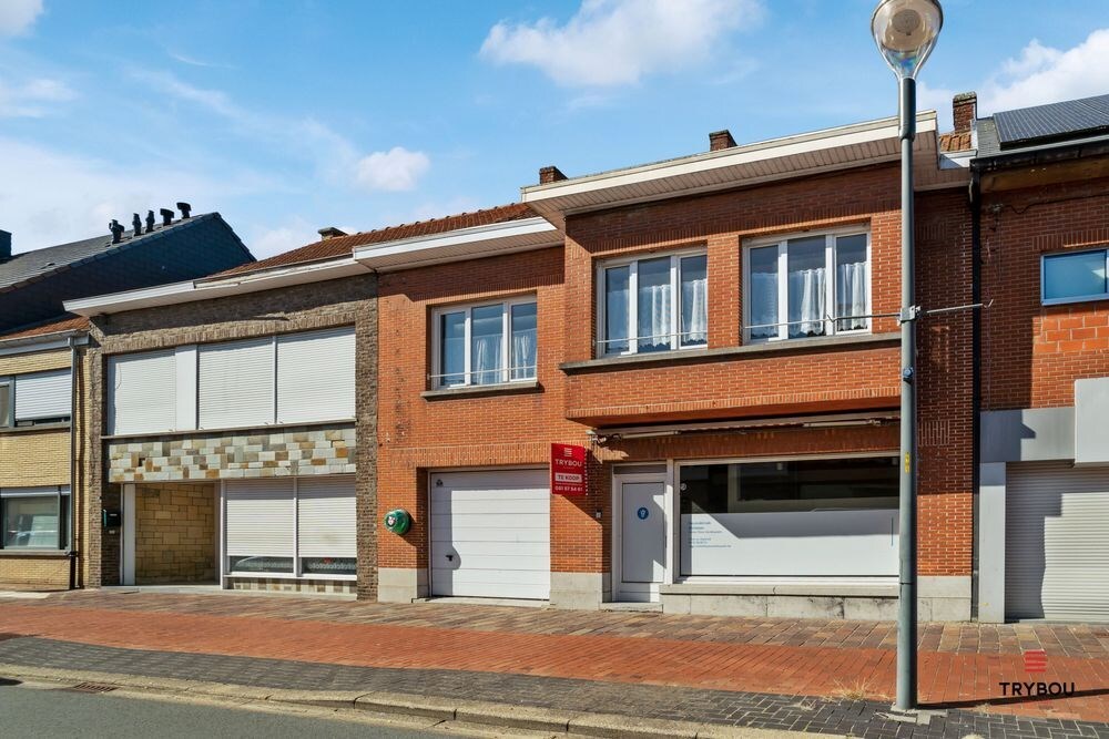 Ruim handelshuis op centrale ligging in Houthulst 