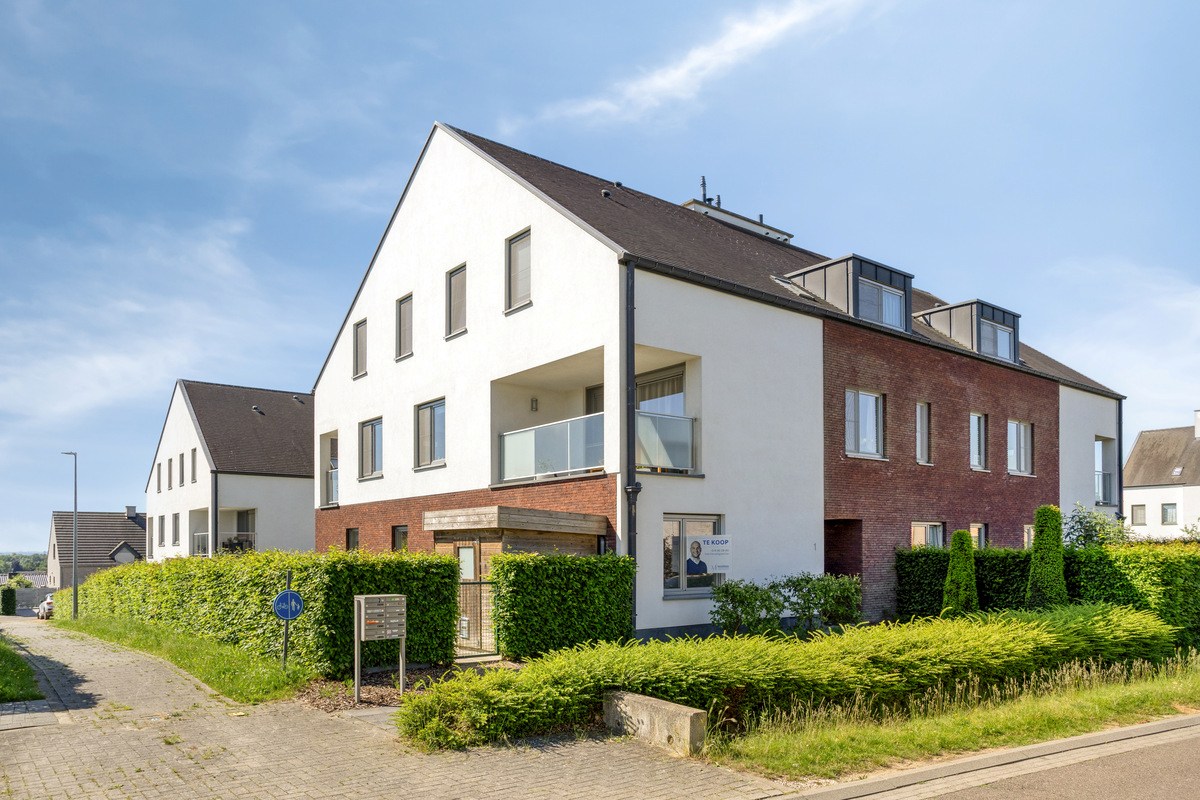 Instapklaar gelijkvloers appartement met groot terras, tuin en garagebox in Kumtich - EPC 104 KWH/m² 