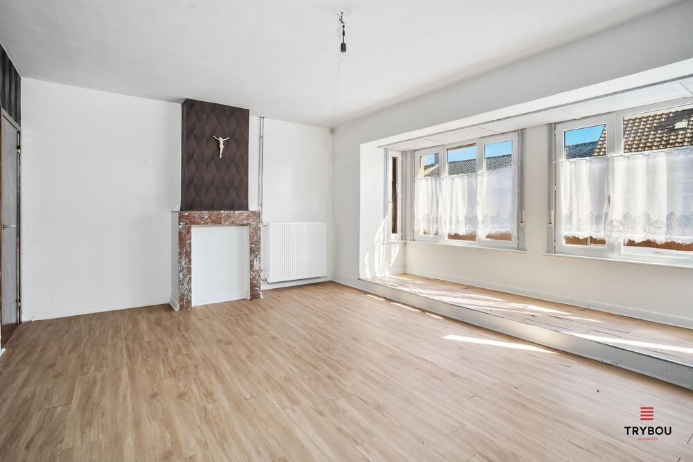 Ruim handelshuis op centrale ligging in Houthulst 